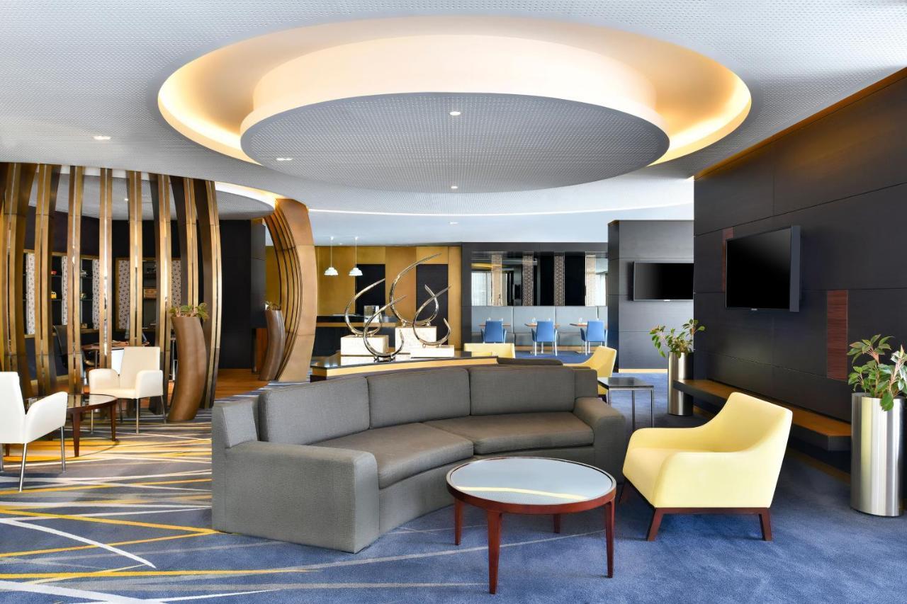 The Westin Doha Hotel & Spa Zewnętrze zdjęcie The lounge at the airport